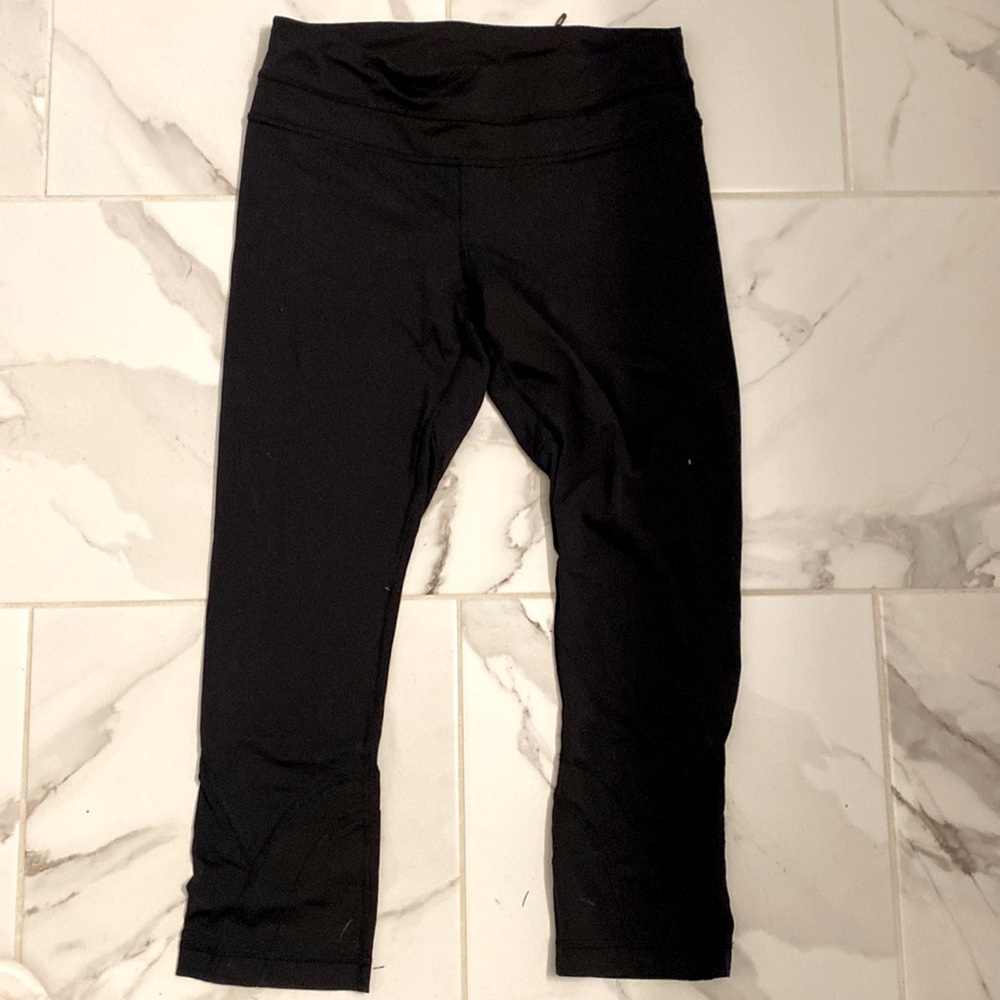Lululemon black cropped leggings